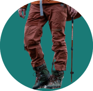 Jouce Un Trekker En Tenue De Trek Vu De Face On Le Voit En 352e7c82 C911 4433 A1ac 48313e3bf9fb 2 Removebg Preview